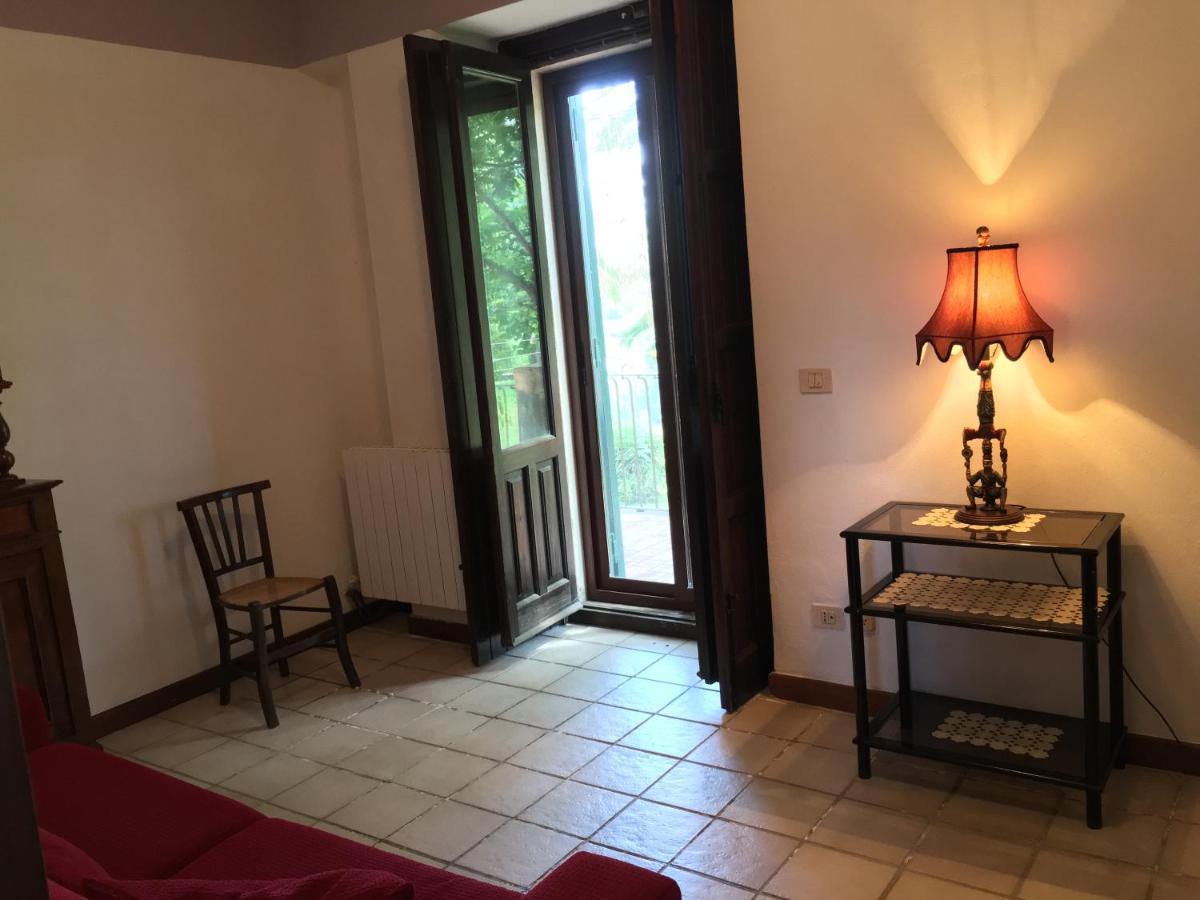 Bed And Breakfast Il Glicine Piedimonte Etneo Habitación foto