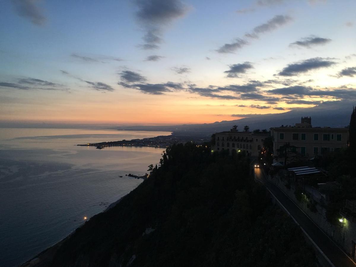 Bed And Breakfast Il Glicine Piedimonte Etneo Exterior foto