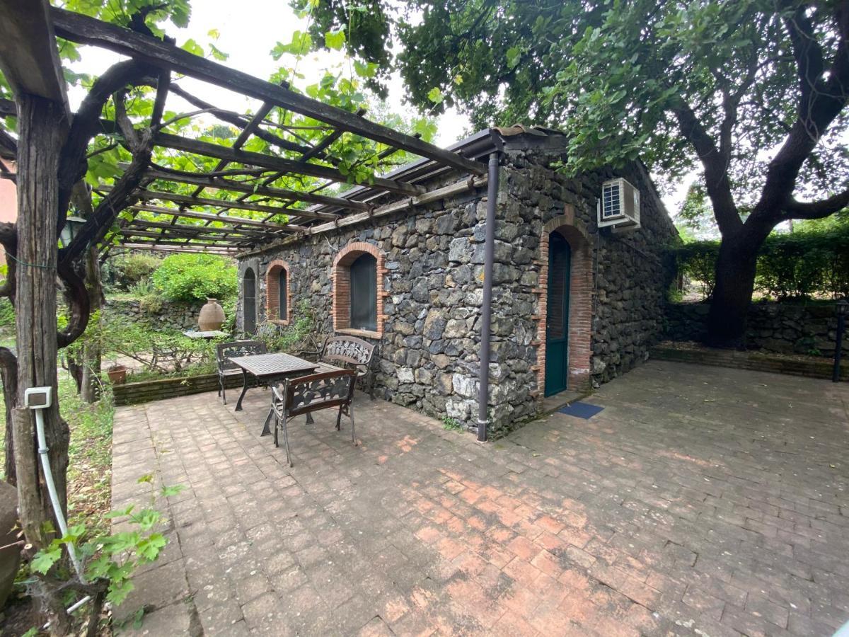 Bed And Breakfast Il Glicine Piedimonte Etneo Exterior foto