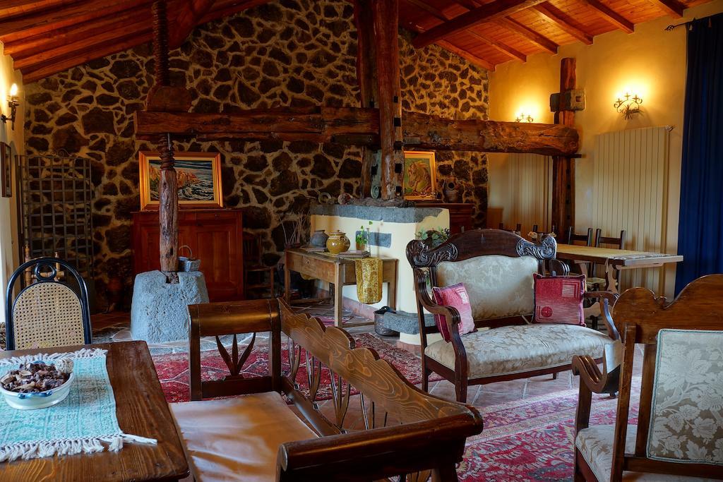 Bed And Breakfast Il Glicine Piedimonte Etneo Exterior foto