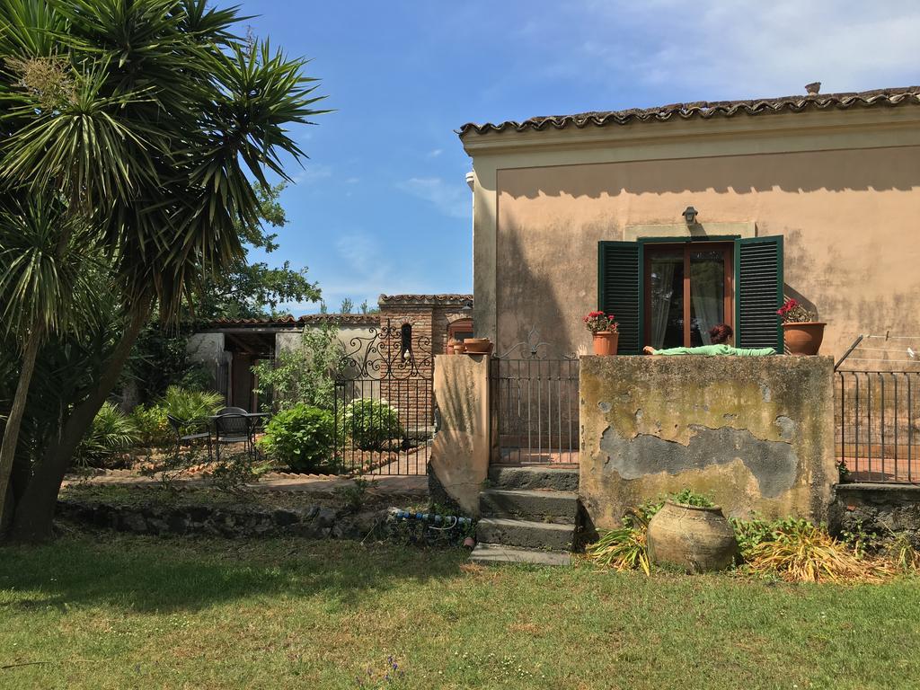 Bed And Breakfast Il Glicine Piedimonte Etneo Exterior foto